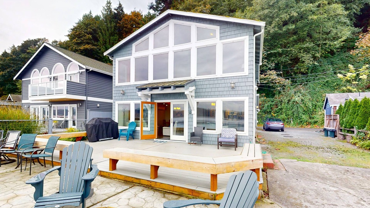 Camano Island House | Whalehouse Waterfront Haven w/Boat Launch, Fireplaces & Large Deck