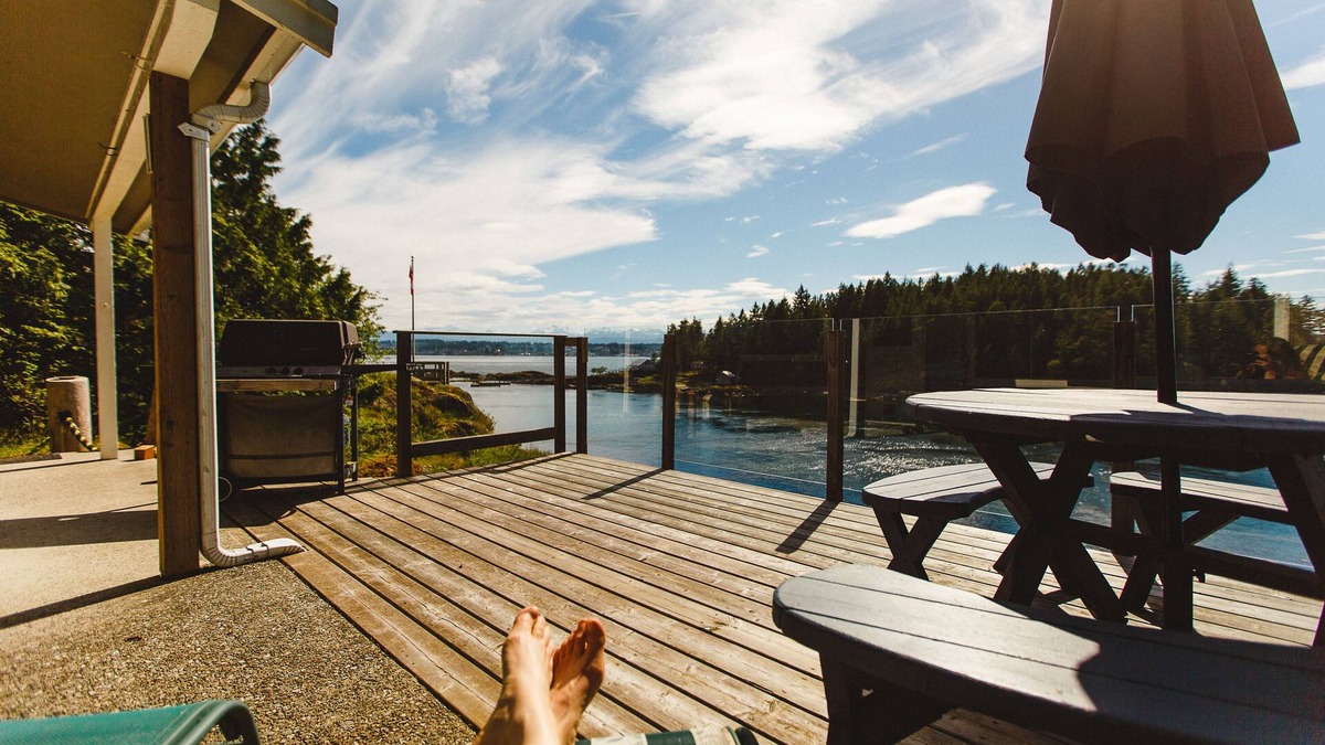 Quathiaski Cove Cottage | Whales and eagles out your front door! Stunning ocean views, private and quie