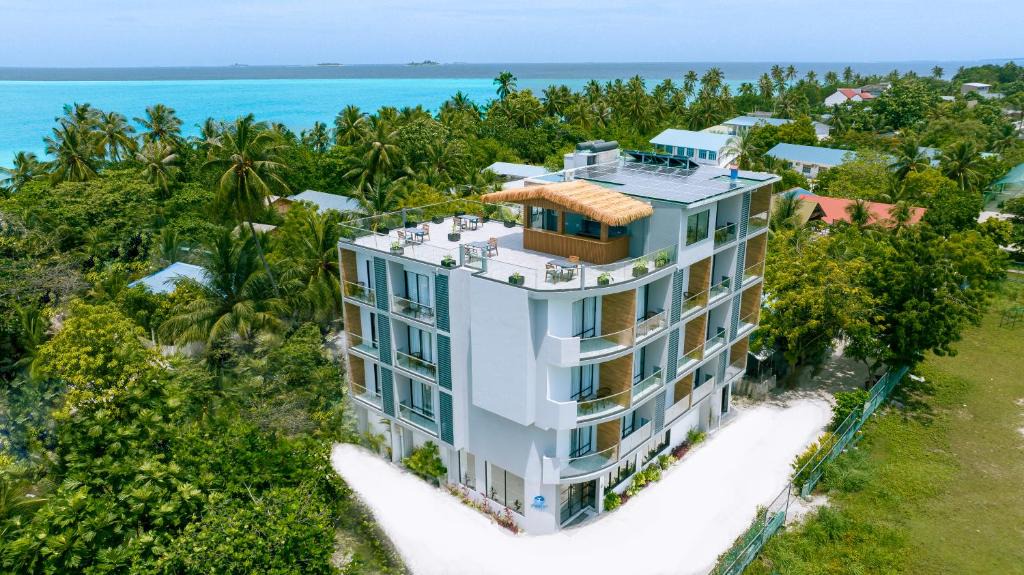 Dhigurah Hotel | Whaleshark Beach