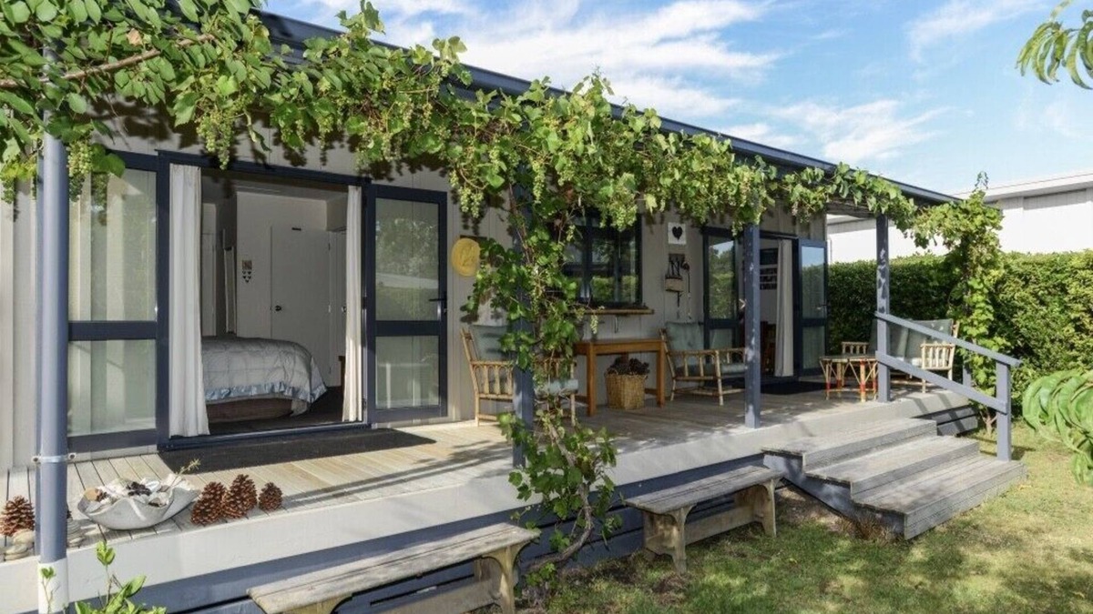 Waimarama Cottage | Whamoori - Waimarama Beach Bach