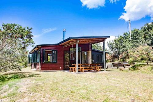 Whangapoua House | Whangapoua Family Bach - 100m from the beach!