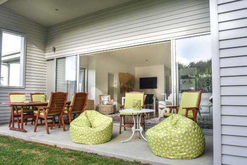 Whangapoua House | Whangapoua waves