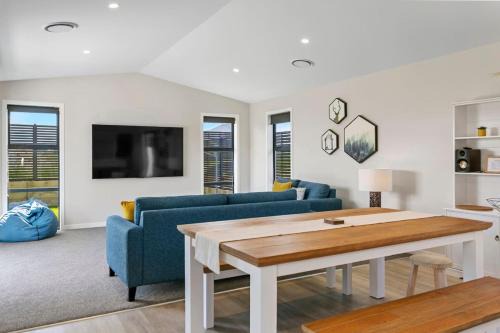 Wharewaka House | Wharewaka Escape, Modern 3BR Family Home Near Lake and Shops