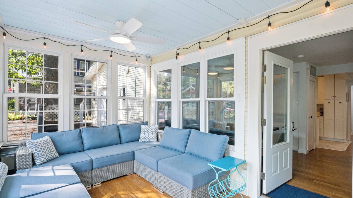 Lakeside House | What a Lake View! Lakeside cottage inside gates. Golf cart & linens included.