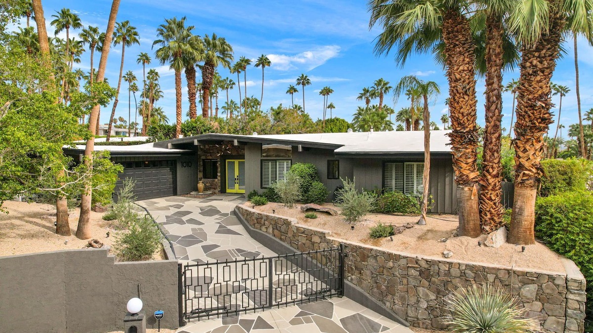 Palm Springs House | What Happens In Vista
