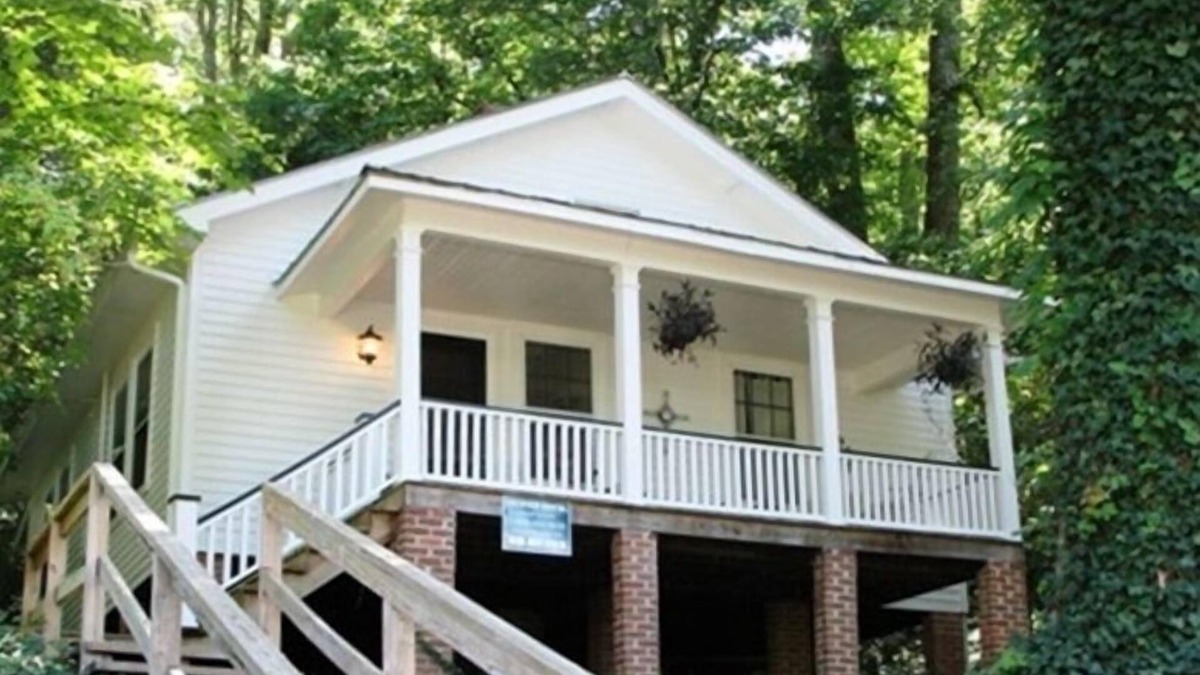 Saluda House | What's summer without getting wet? Do it at Lake Summit!
