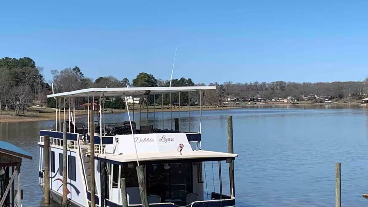 Talladega Boat Rental | “Whatever Floats Your “House” Boat” AC,Heat WiFi