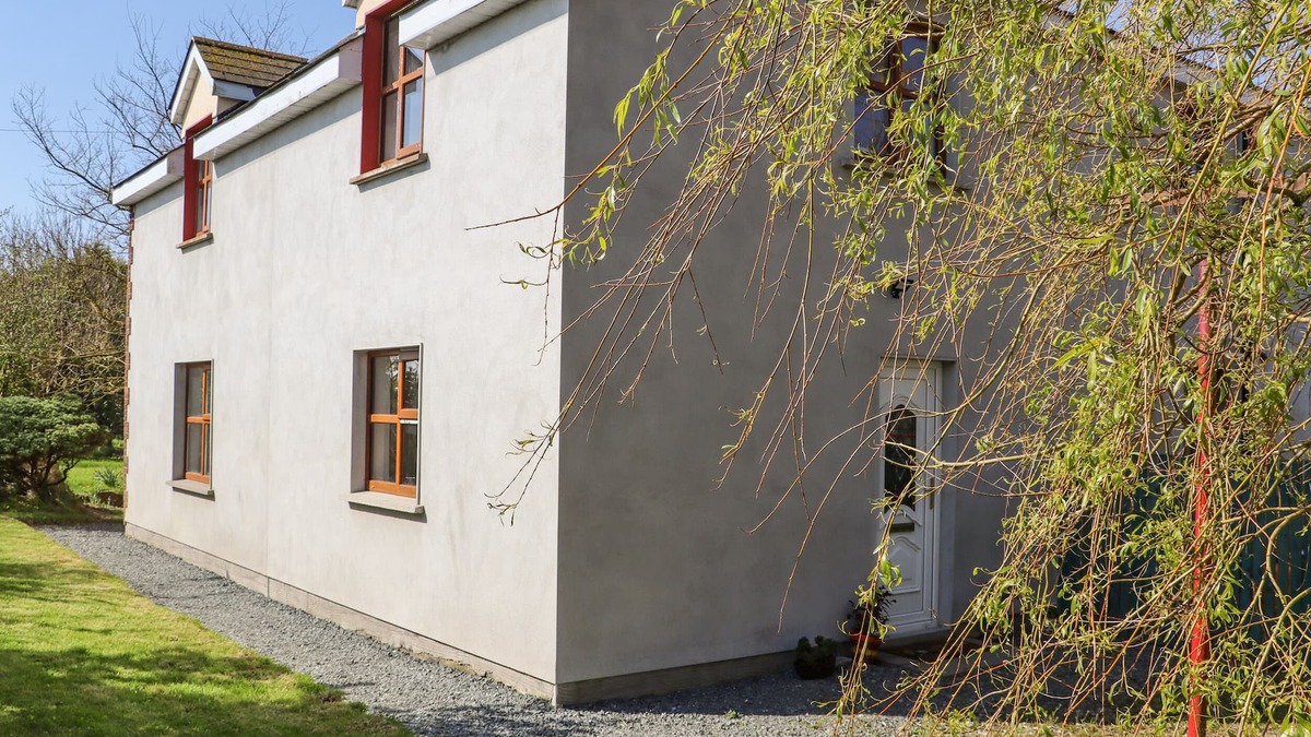 Fethard on Sea Cottage | WHEATFIELD LODGE, pet friendly in Fethard-On-Sea, County Wexford