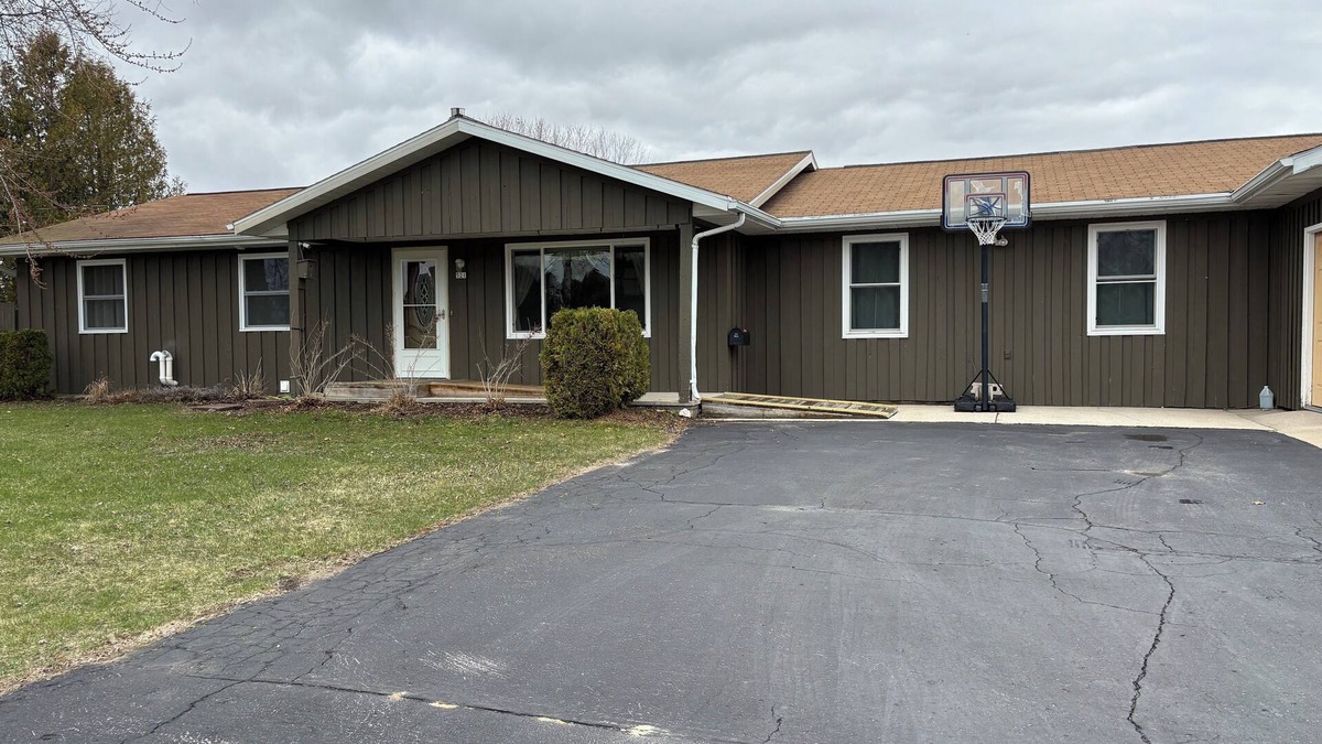 Algoma House | Wheelchair assessable spacious 5-bedroom house in Algoma