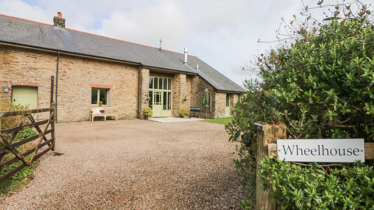 Hele House | WHEELHOUSE, pet friendly, character holiday cottage in West Down