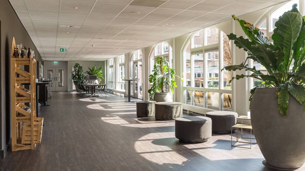 Deurne Hotel | Where Comfort Meets Nature—Perfect for a Relaxing Getaway! Free Parking, Dining!