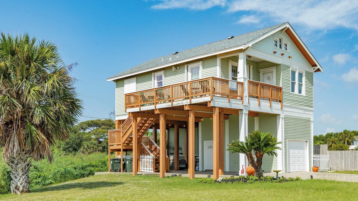 Pirates Beach House | Where Designer Style Meets Laid-Back Beach Life