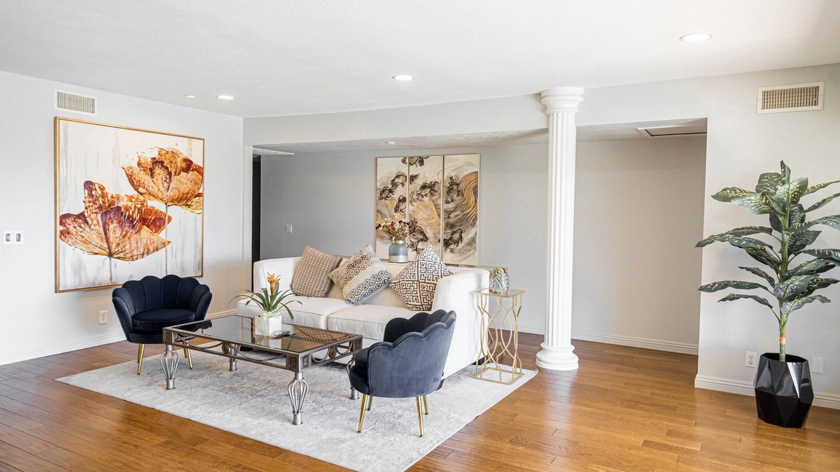 Walnut House | Where DTLA meets Disney: A Spacious Cozy Hillside Panoramic View Villa with Pool