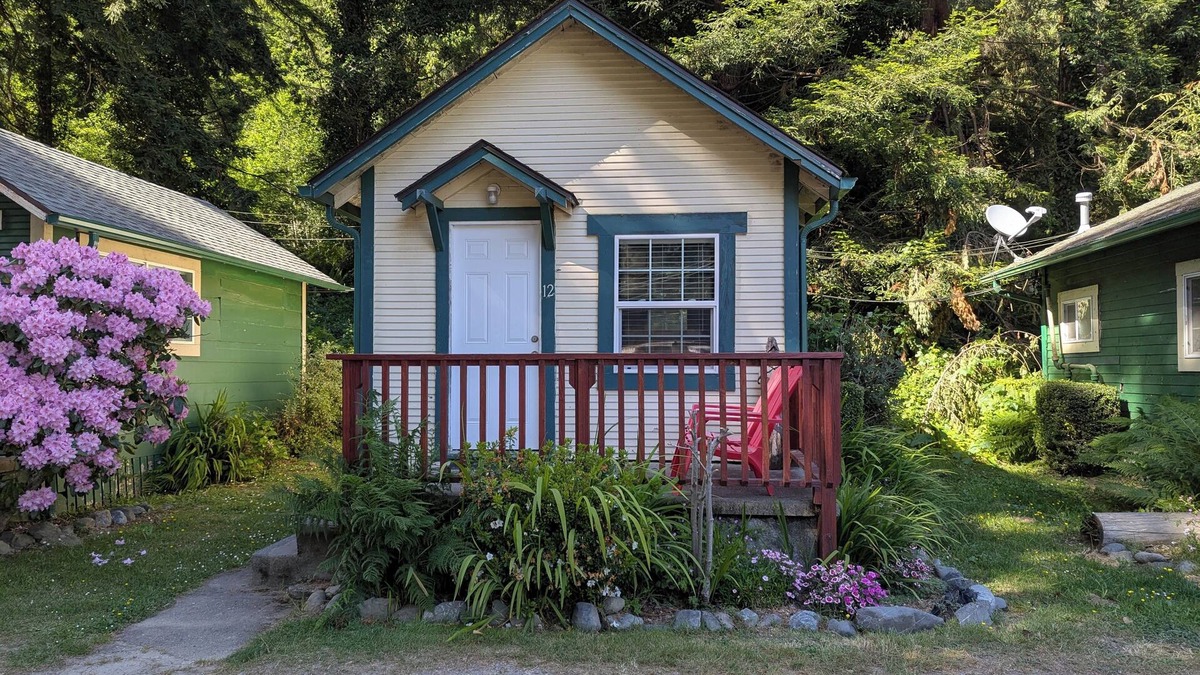 Klamath Cabin | Where the Klamath River Meets the Pacific Ocean in the Heart of the Redwoods