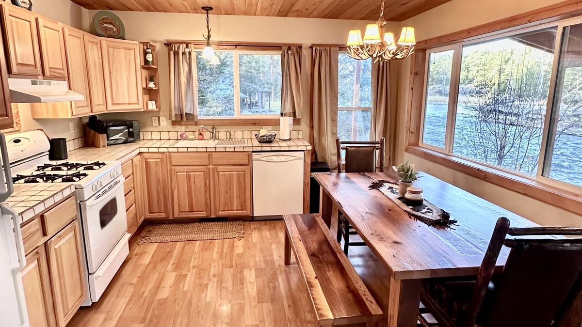Columbus Cabin | Where The Wild Things Are- Blue Ribbon Fly Fishing Cabin & No Lift Line Skiing