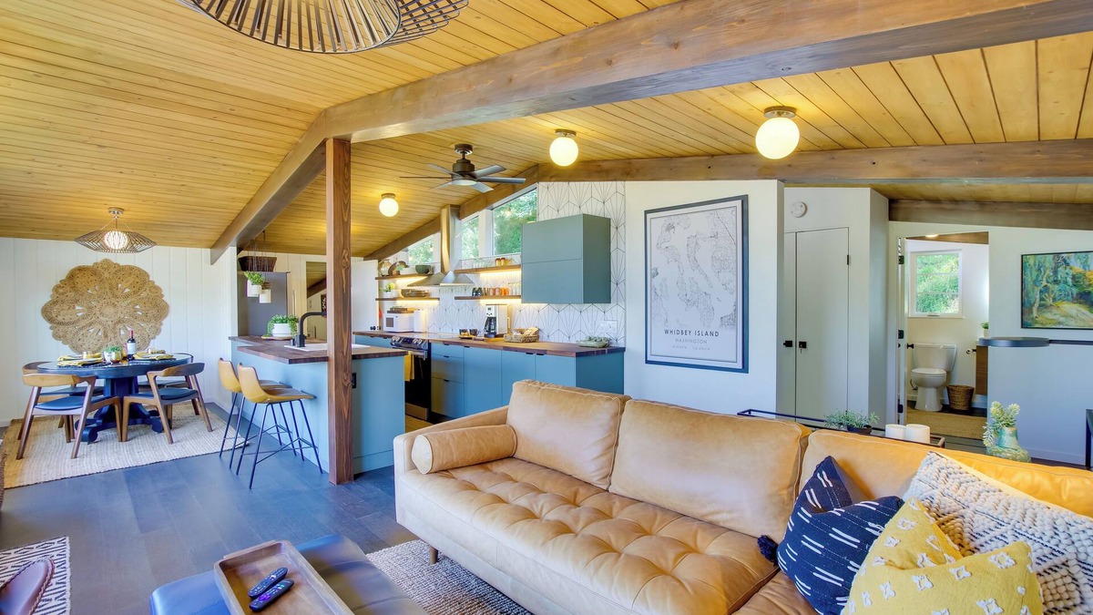 Lagoon Point House | Whidbey Island Oasis: Walk to Beach, Hot Tub, View
