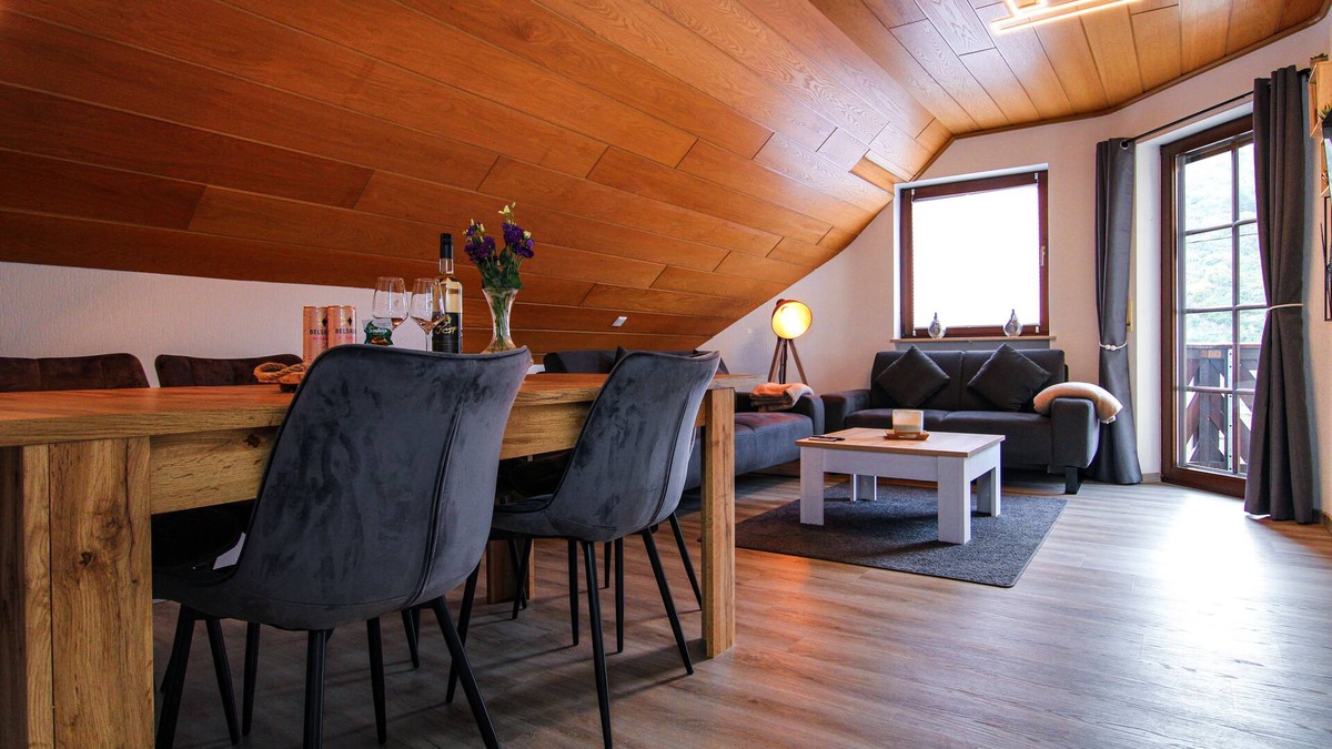 Neef Apartment | Whirlpool, sauna, box-spring beds, Netflix, balcony, garden & barbecue - 6 persons