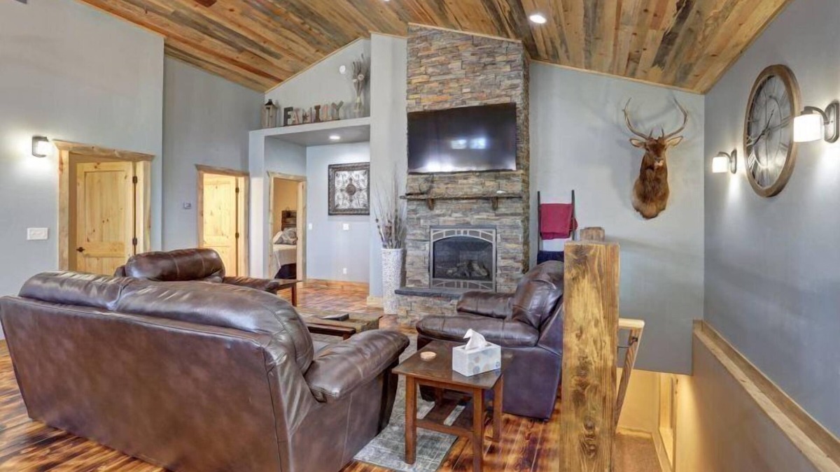 Deadwood Cabin | Whiskey Barrel - Access to Pool!