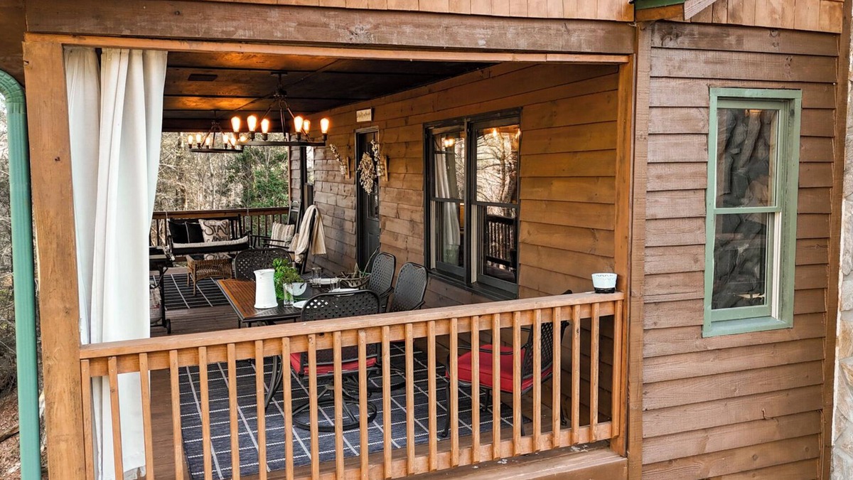 Ellijay House | Whiskey Cheeks: 4 BR Cozy Mountain Escape - Playground - Hot Tub - Kids Room