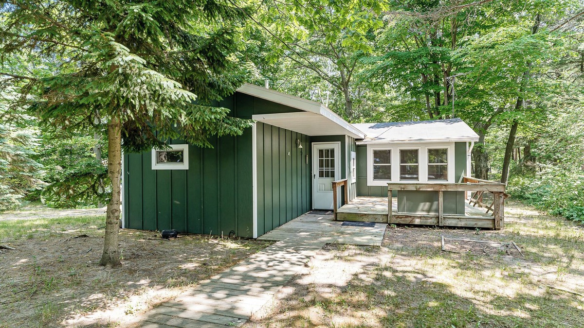 New Era House | Whiskey Creek Cottage- Private Lake Michigan Beach Frontage