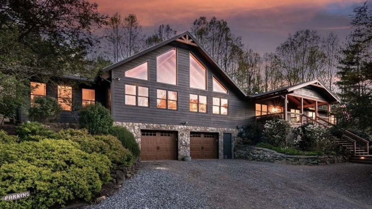 Barnardsville House | Whiskey Rock | Private Estate on 50 acres | 2 Ponds and Spectacular Views