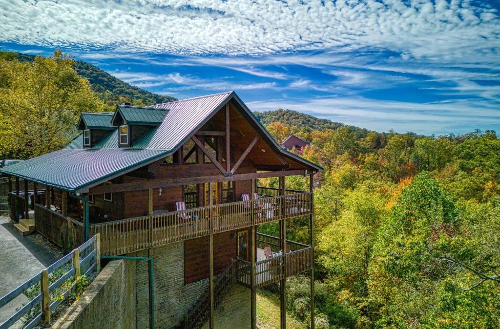 Wears Valley House | Whiskey's mountain lodge, Mtn Views, Hot Tub, 685 FREE tickets each paid day