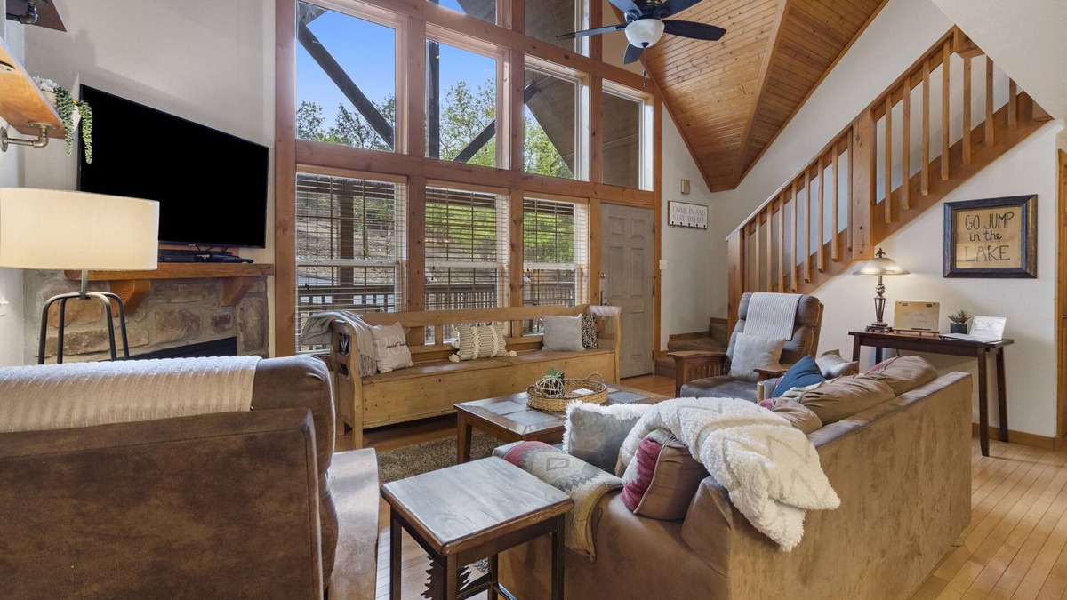Branson West Cabin | Whispering Creek - In the Heart of Ozarks, Near DT!
