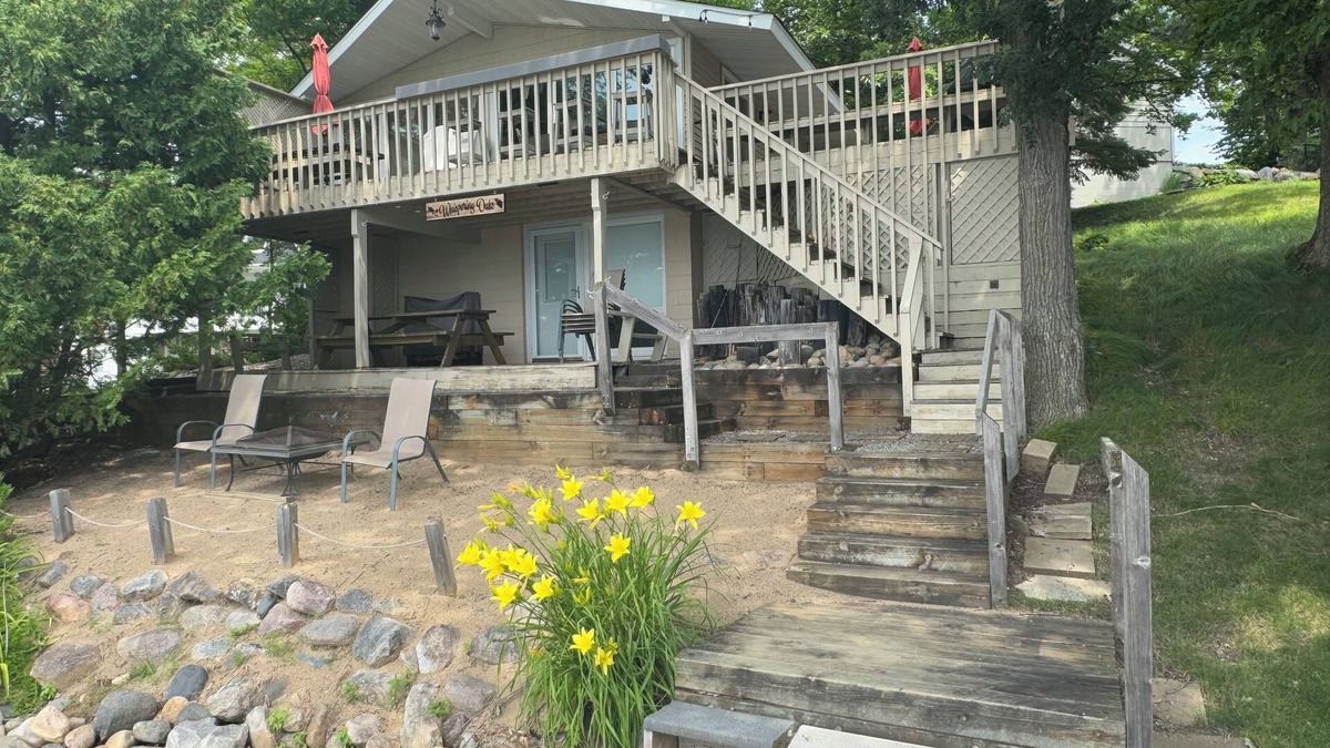 South Haven Cabin | Whispering Oaks on West Lake Sylvia