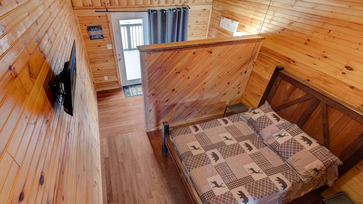 Pine Ridge Cabin | Whispering Pine Cabin Unit 2 RRG PET FRIENDLY
