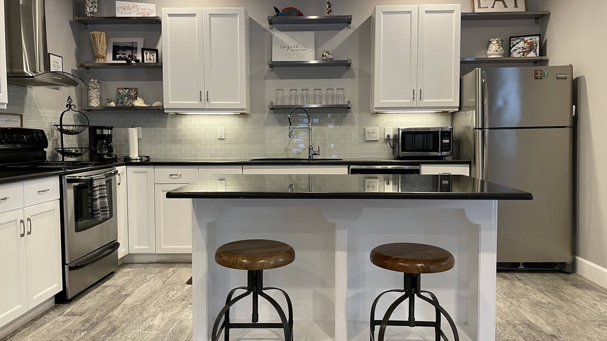 Naples House | Whispering Pines Guest House