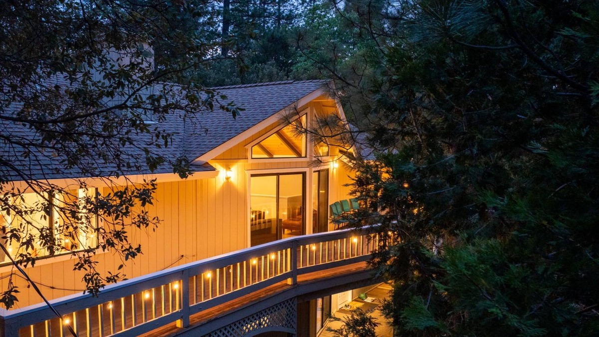 Groveland House | Whispering Pines Lodge, 25 mi to Yosemite,Baby Friendly, Grill, Game Room