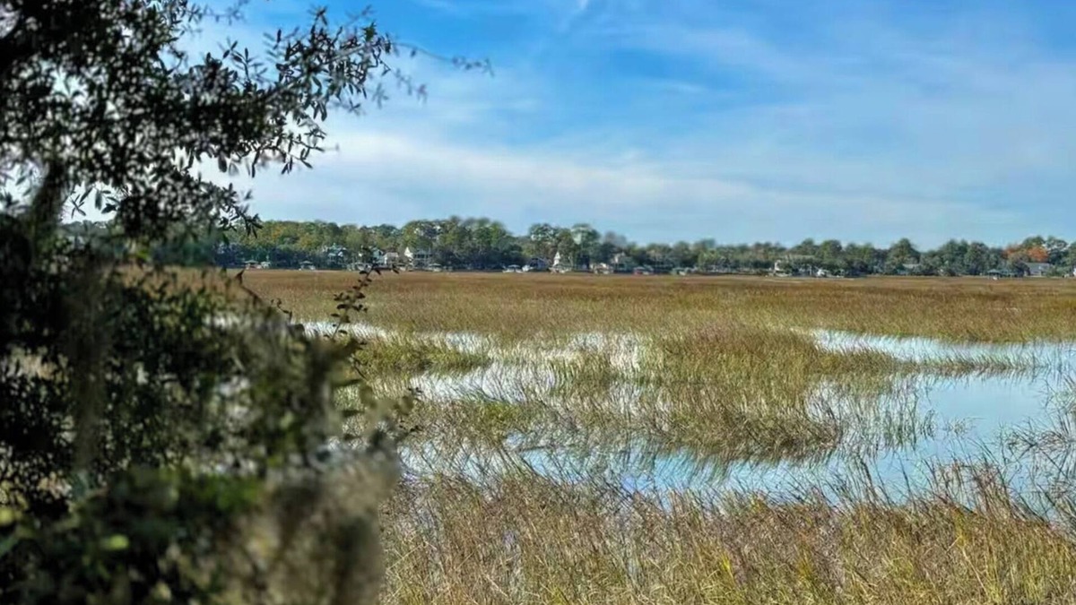 Beaufort House | Whispering Shoals - Sleeps 6 - Waterfront home