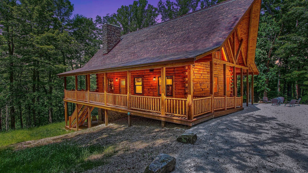 South Bloomingville Cabin | Whispering Trees Lodge , sleeps 10, 4 miles from Old Man's Cave