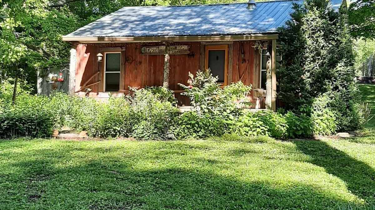 Fairview Cabin | Whispering Waters Cabin on The Creek