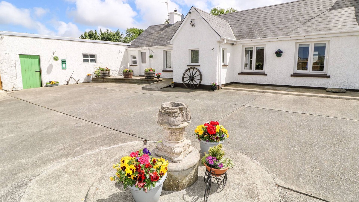 Carndonagh Cottage | WHISPERING WILLOWS - THE BUNGALOW in Carndonagh, County Donegal