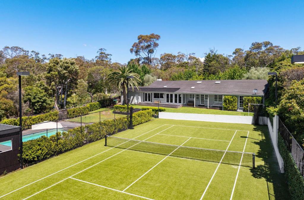 Mount Eliza House | Whispering Woodlands with Pool and Tennis Court