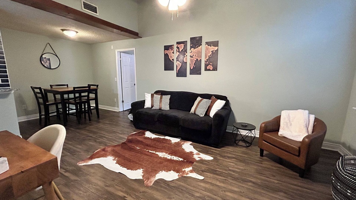 Sandalwood House | Whispering Woods Hideaway - Centrally Located