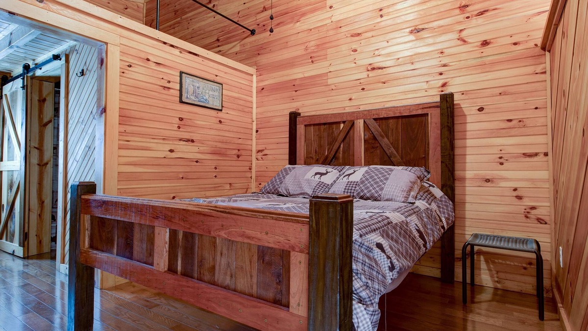 Pine Ridge House | Whistling Wind Cabin Unit 3 in RRG Pet Friendly