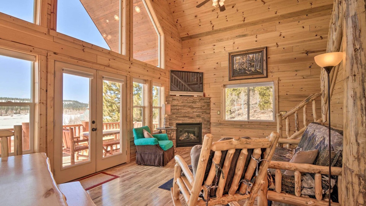 Meadow View Heights Cabin | Whistling Woods Cabin: Meadow Views + Gas Grill!