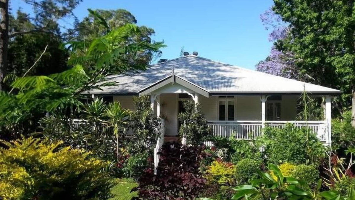 Bangalow Apartment | White Cedar Apartment