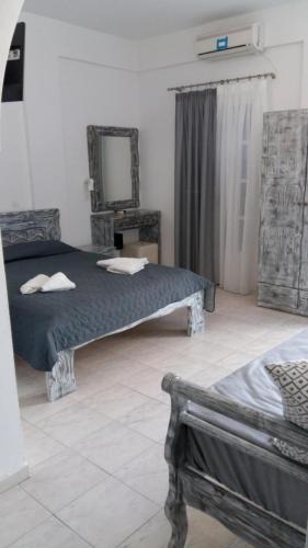 Folegandros Apartment | White Cycladic serenity