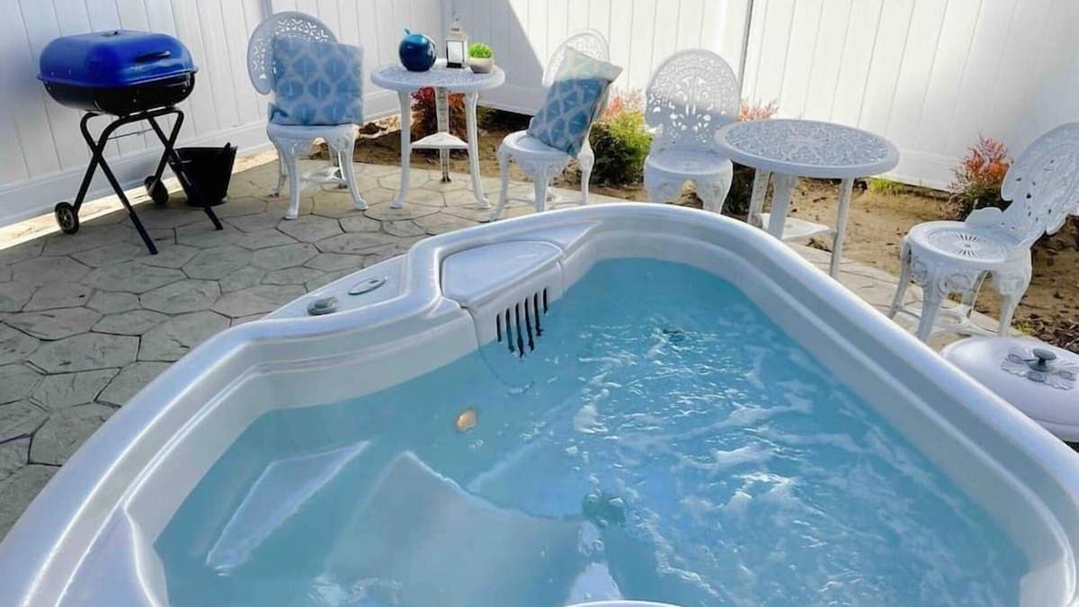 Ahwahnee Apartment | White Feather Suite/Hot Tub/Private/Sleeps 2