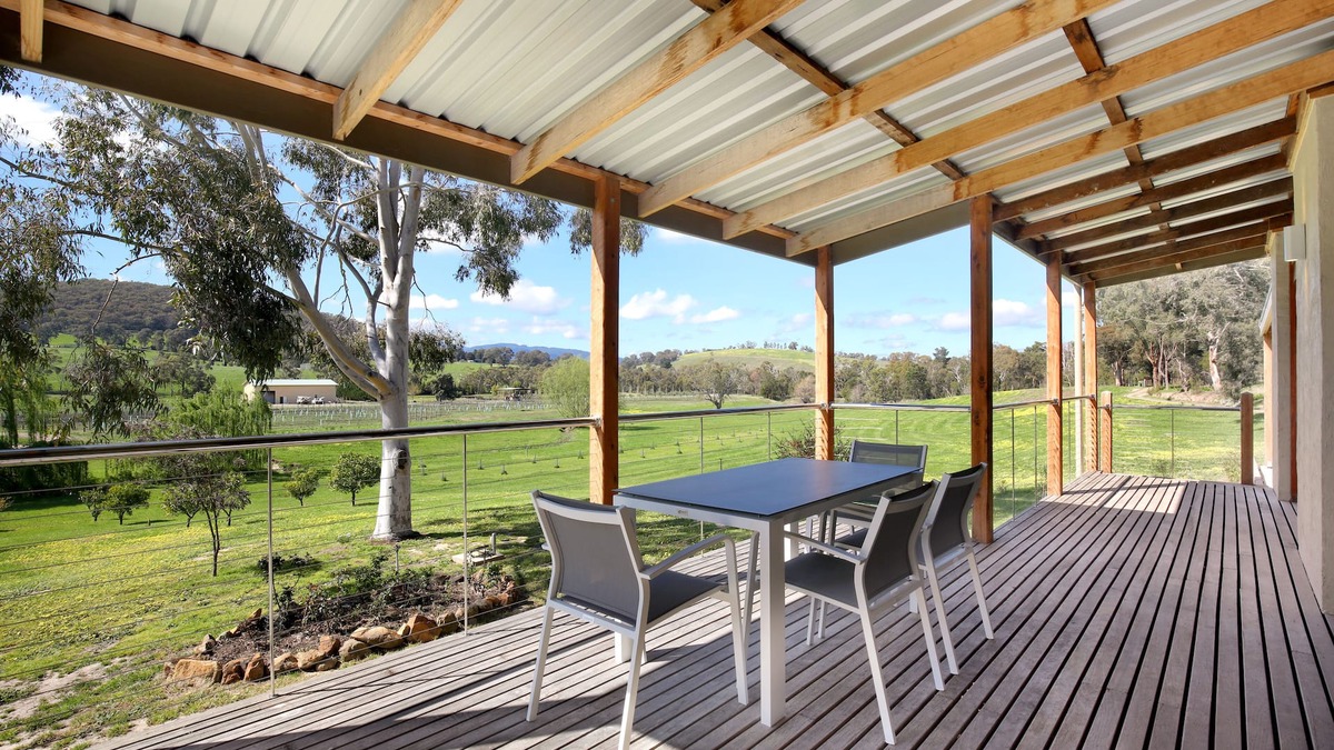 Healesville House | White Gum Unit - Belaradah on Stefani Estate Vineyard