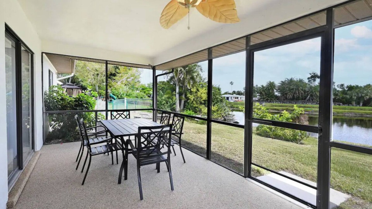 North Fort Myers House | White house: 3BR Oasis in North Fort Myers