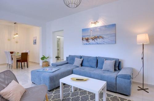 Valtura Apartment | White house