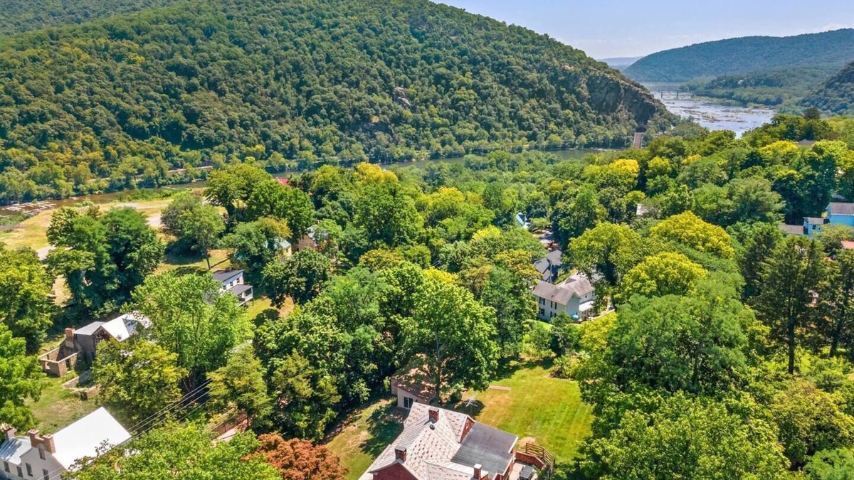 Harpers Ferry House | White House Inn - Historic Home in Harpers Ferry!
