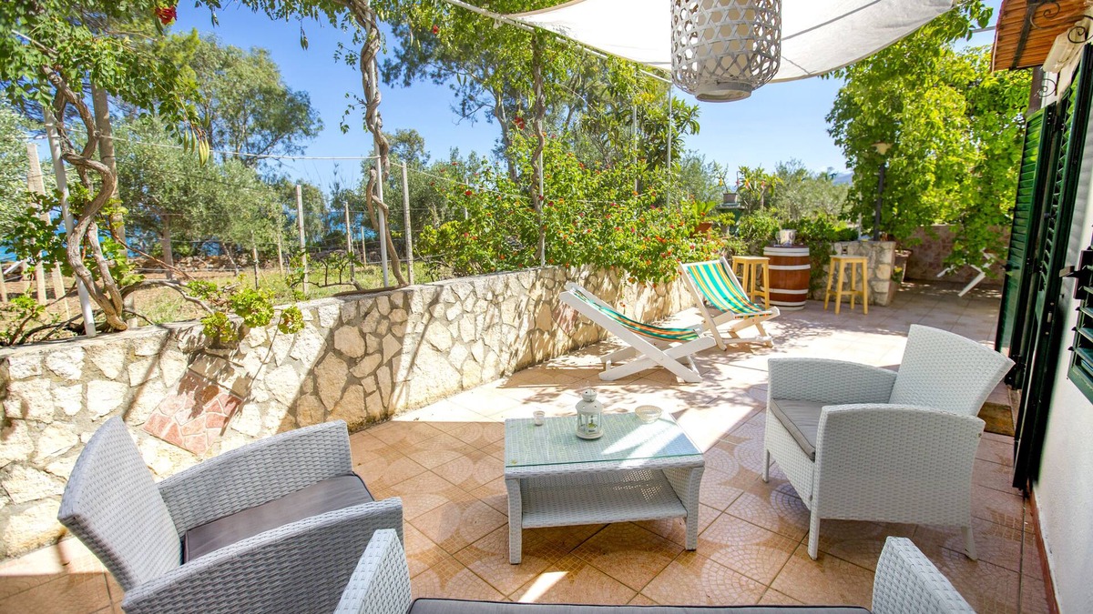 Milianni Apartment | White House "Rais" apartment in villa on the sea near Cefalu '