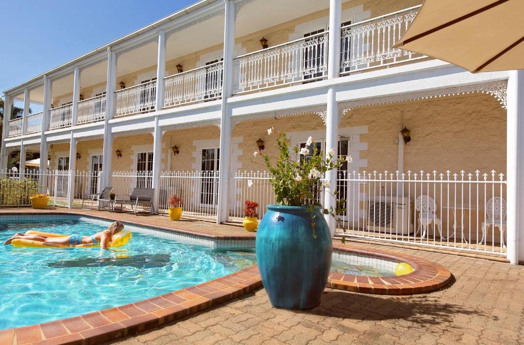 West Mackay Hotel | White Lace Motor Inn