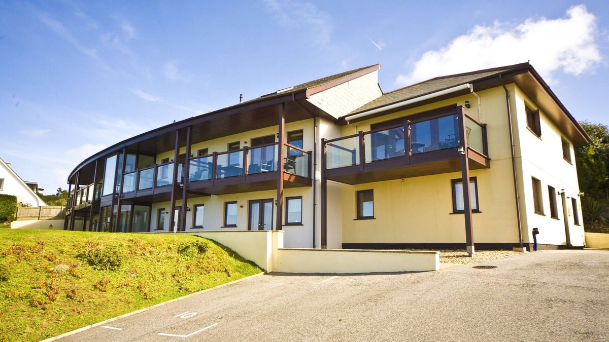 Mawgan Porth House | White Lodge Apartments