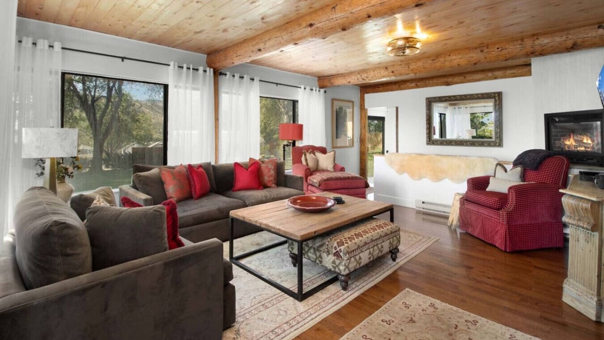 Glenwood Springs House | White Moon Ranch with Panorama River Views